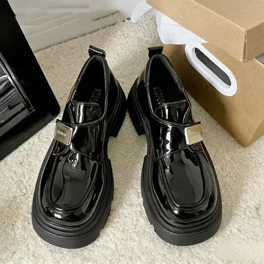 Damen Modische Schnürung Slipper mit glänzender Oberfläche und robustem Profil EB