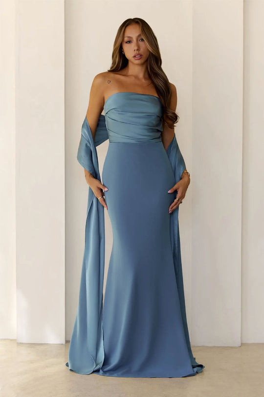 Damen Elegantes Abendkleid mit schulterfreiem Design und fließendem Stoff EB
