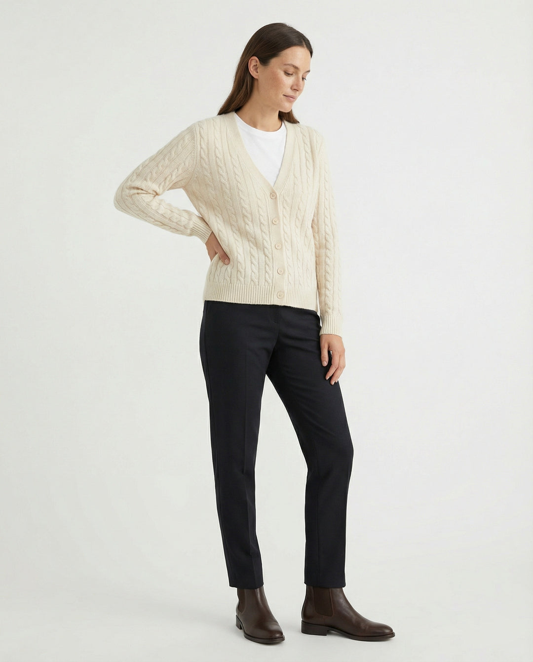 Damen klassische Zopfmuster-Strickjacke mit Rundhalsausschnitt und durchgehender Knopfleiste EB