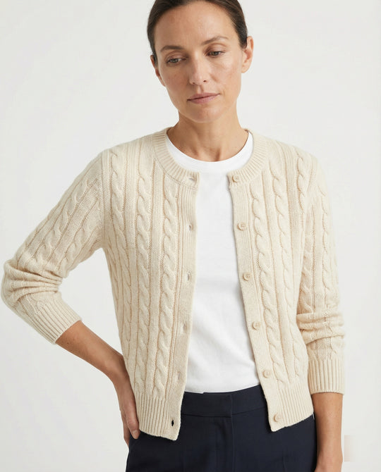 Damen klassische Zopfmuster-Strickjacke mit Rundhalsausschnitt und durchgehender Knopfleiste EB