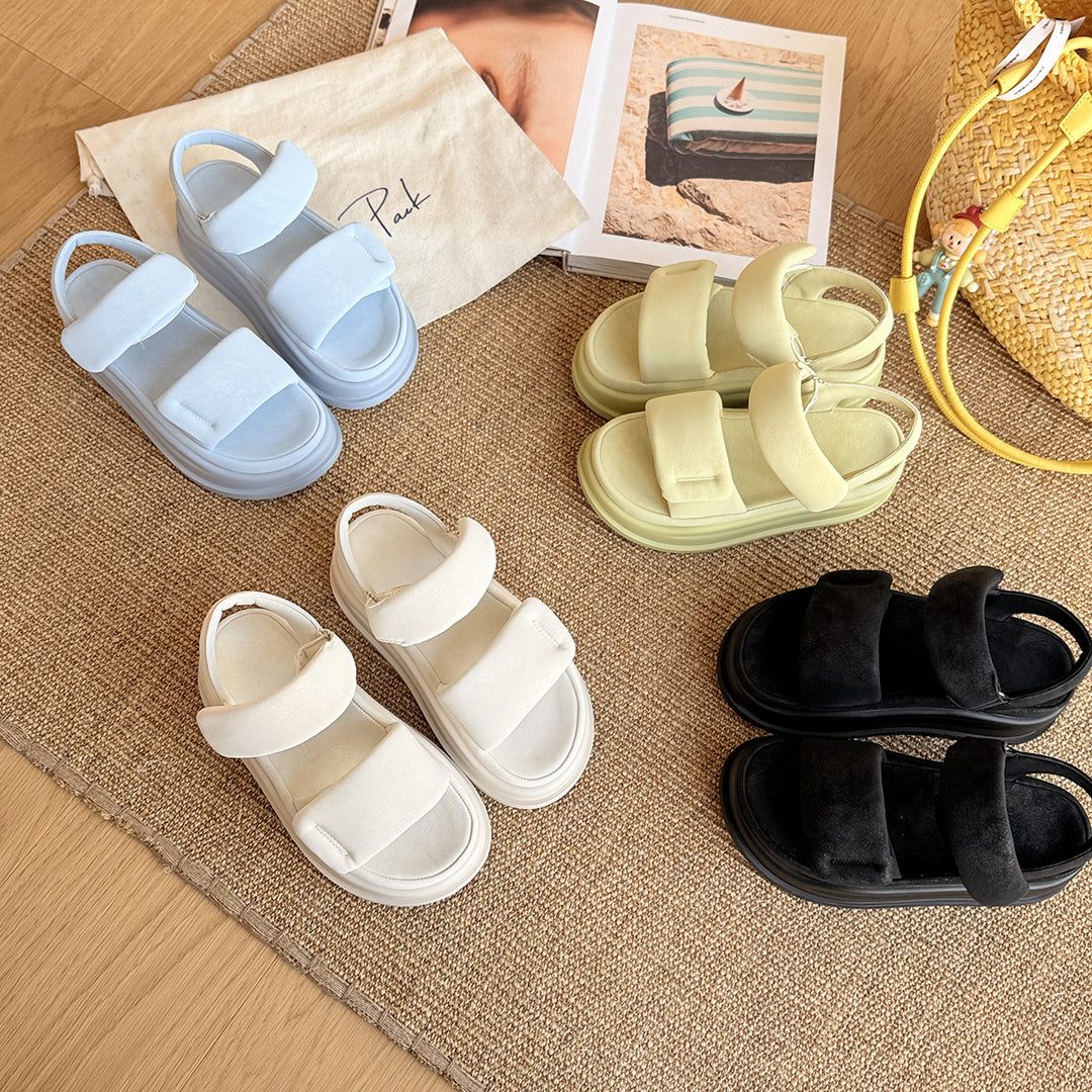 Damen Komfortable Klettverschluss-Sandalen mit attraktiven Riemen EB