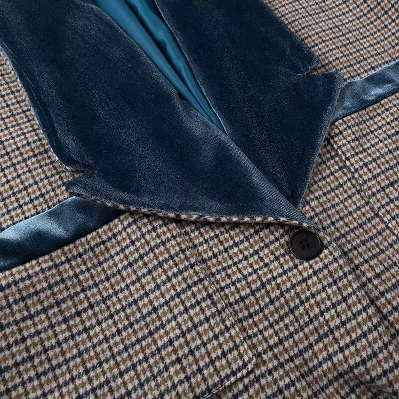 Damen eleganter langärmliger Mantel mit samtigen Akzenten EB