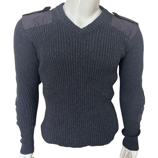 Herren Strickpullover mit V-Ausschnitt und dekorativen Schulterdetails EB