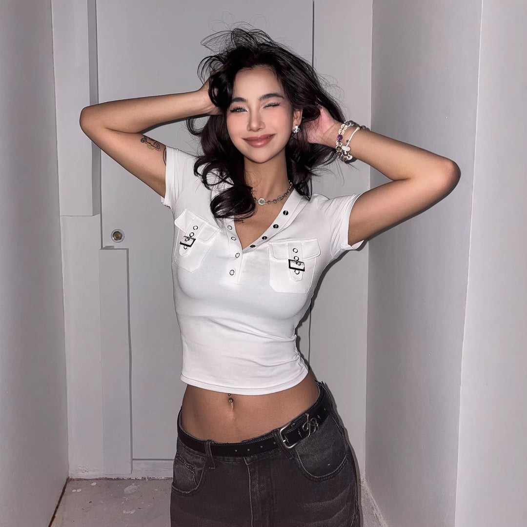 Damen Kurzarm Shirt mit dekorativem V-Ausschnitt und praktischem Taschen-Design EB