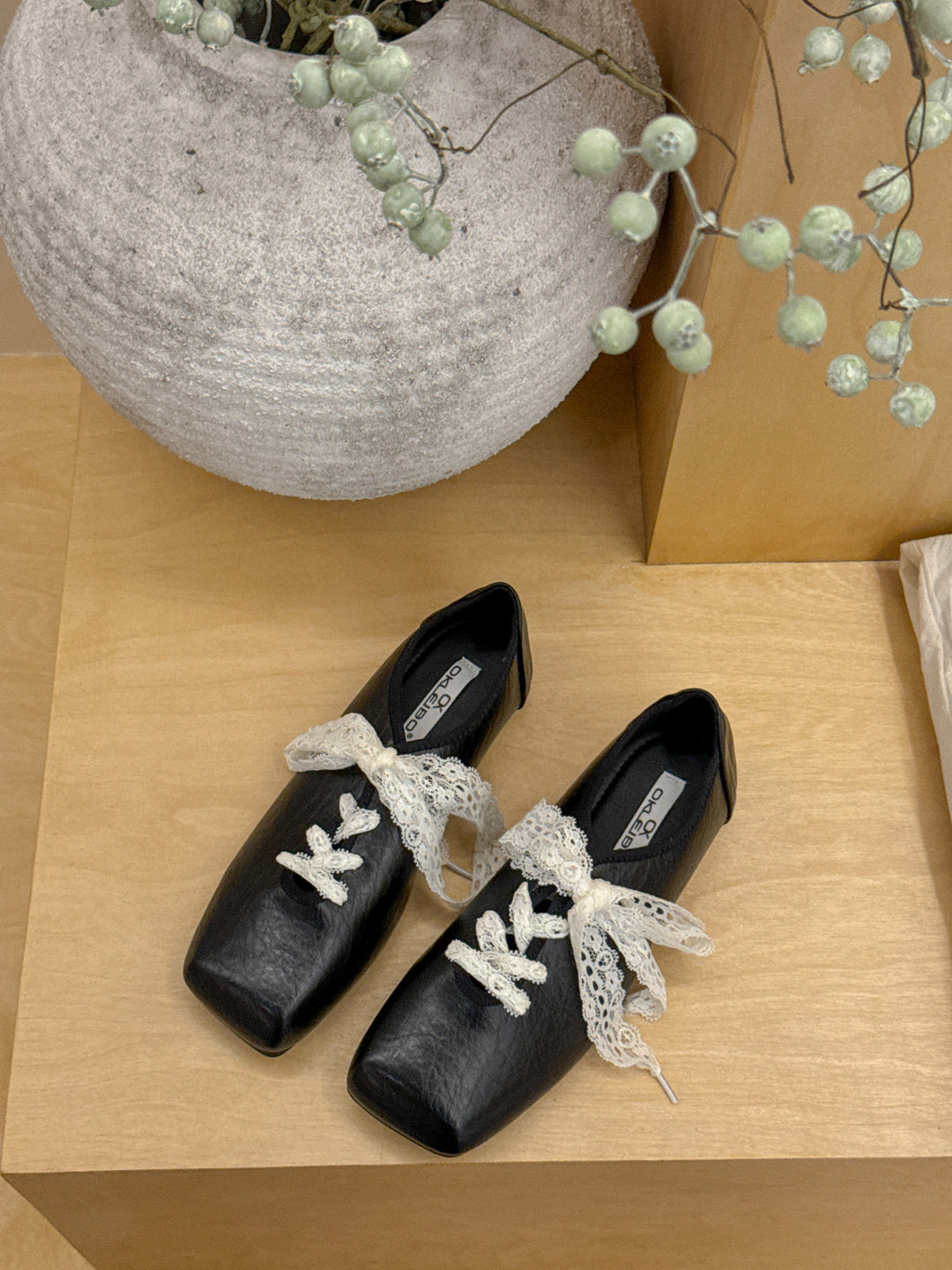Damen modische Ballerinas mit nostalgischem Spitzendesign und eleganter Schnürung EB