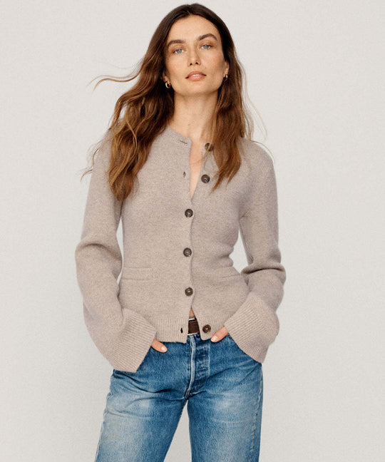 Damen elegante Strickjacke mit Knopfdetails und praktischen Taschen EB