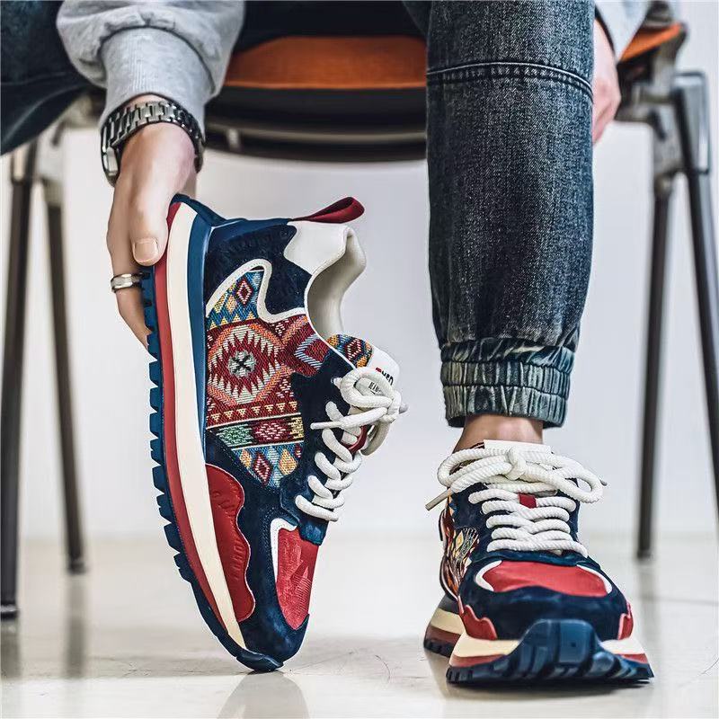 Damen Sportliche Sneaker mit einzigartigem geometrischen Design und dämpfender Sohle EB