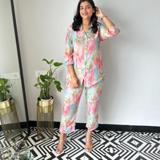 Damen luxuriöses Pyjama-Set mit floralem Design und knöpfbarem Oberteil EB