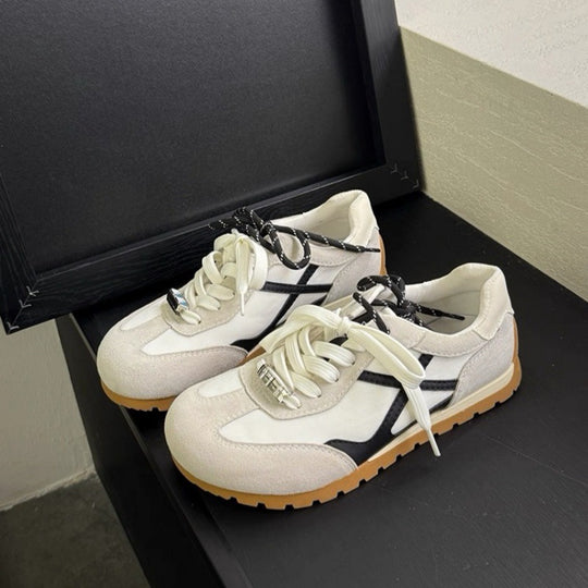 Damen Sneakers im Retro-Stil aus hochwertigem Wildleder mit einzigartigem Schnürdesign EB