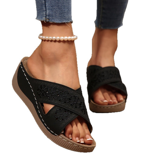 Damen Komfortable Plattformsandalen mit floralem Design EB
