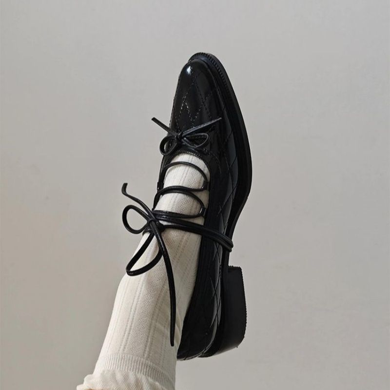 Damen edle Lackleder-Schuhe mit raffiniertem Schnürdesign EB