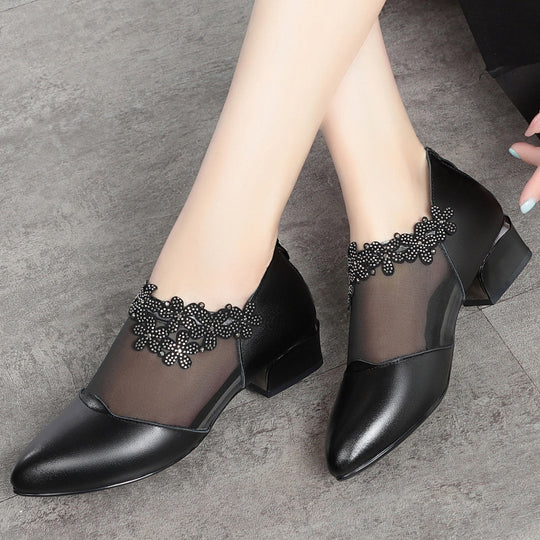 Damen Elegante Ankle Boots mit transparentem Mesh-Einsatz und modischem Blumenakzent EB