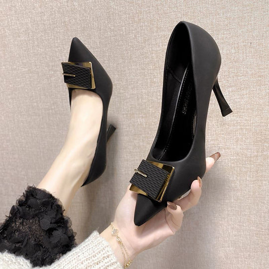 Damen stilvolle Pumps mit modischem Schmuckdetail und elegantem Absatz EB