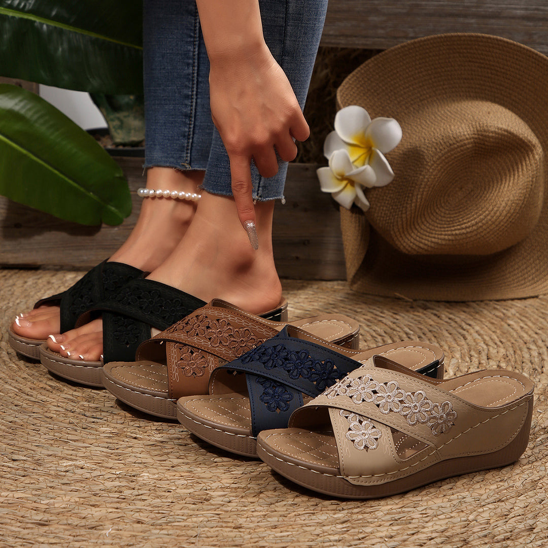 Damen Komfortable Plattformsandalen mit floralem Design EB