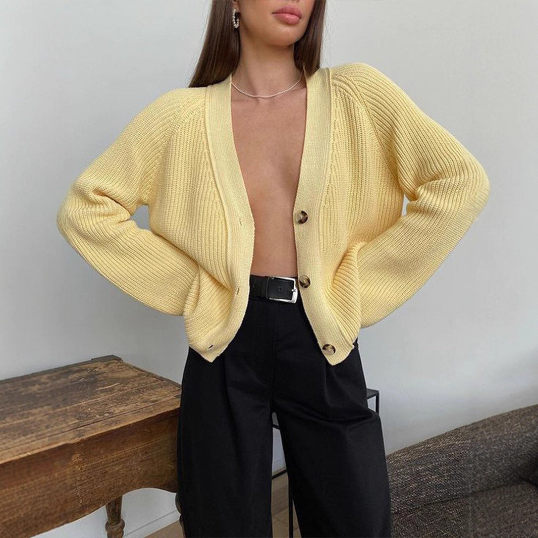 Damen Strickjacke mit großem V-Ausschnitt und Knopfverschluss EB