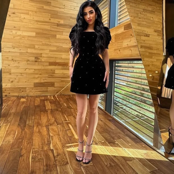 Damen Samtkleid mit Puffärmel und glitzernden Details EB