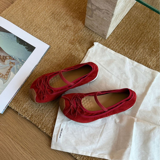 Damen Ballerinas aus hochwertigem Wildleder mit Riemchen und dekorativer Schleife EB