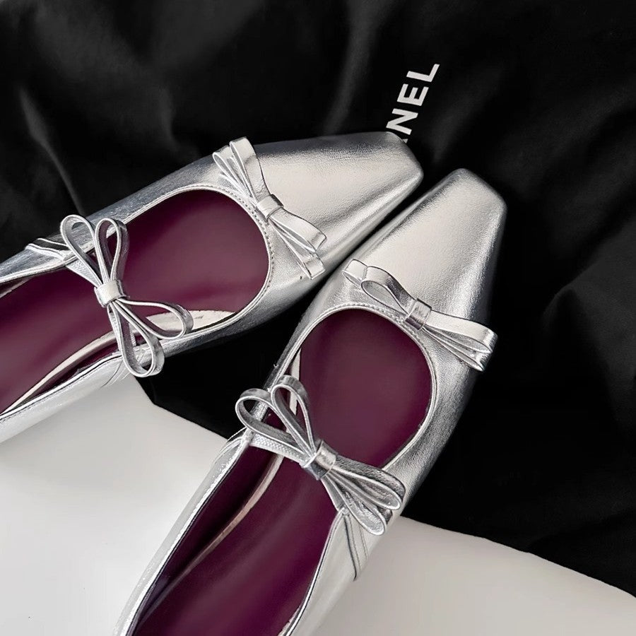 Damen Ballerinas mit schimmernder Metallic-Oberfläche und verspieltem Schleifendetail EB