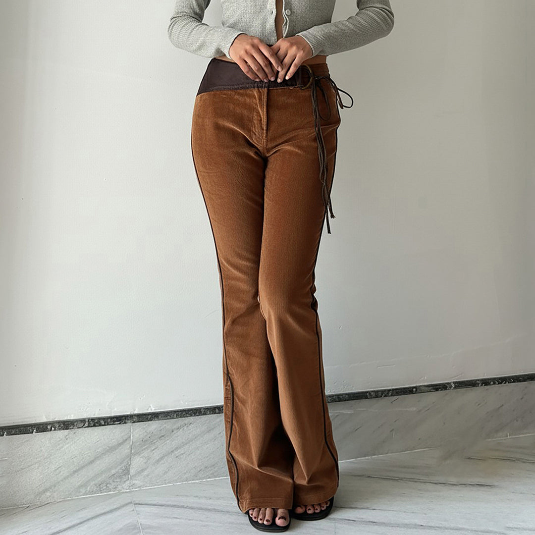 Damen nan ausgestellte Cordhose mit hohem Bund, Lederbesatz und Bindeband EB