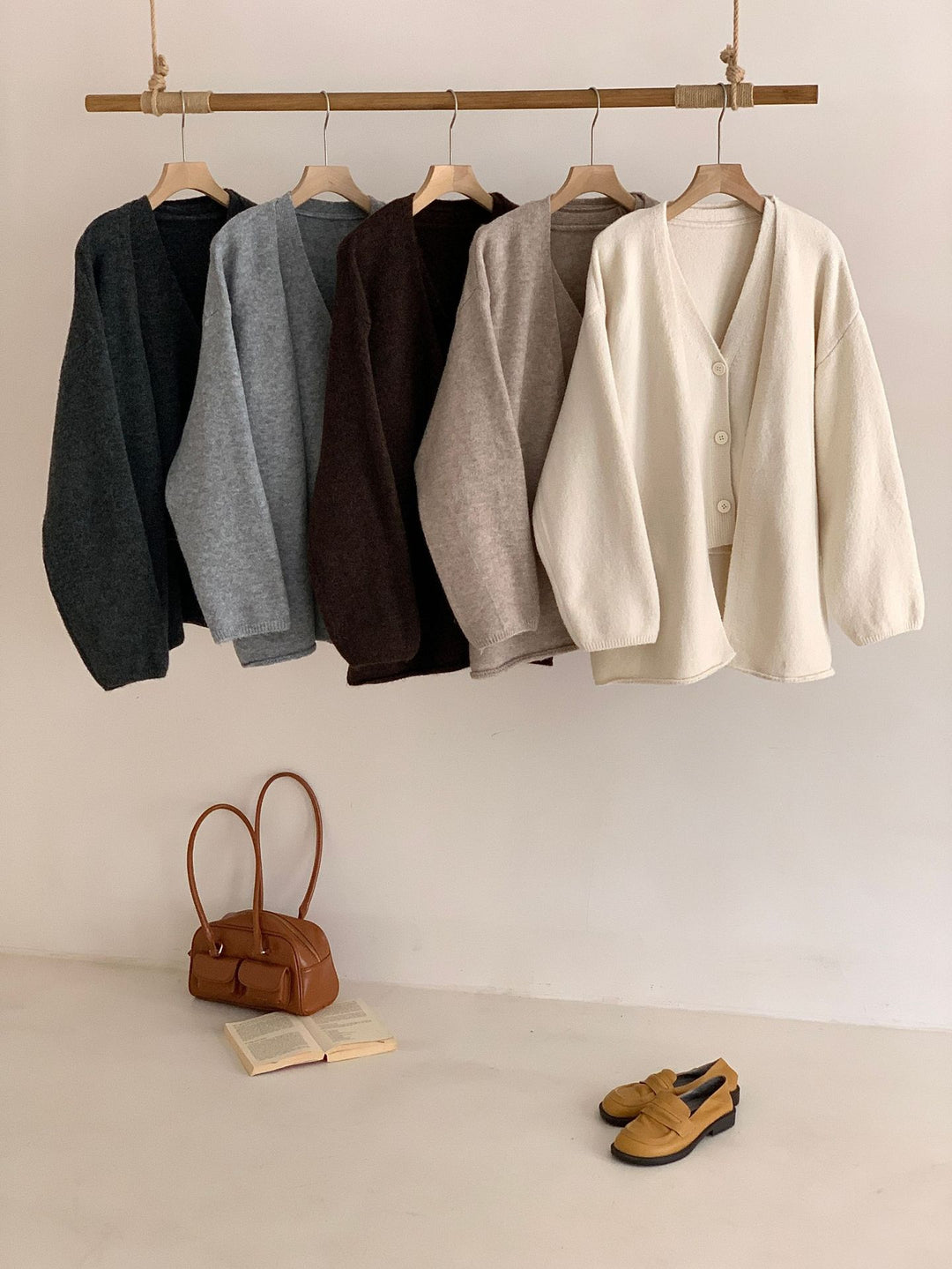 Damen Kuscheliger Strickcardigan mit großer Knopfleiste und Ballonärmeln EB