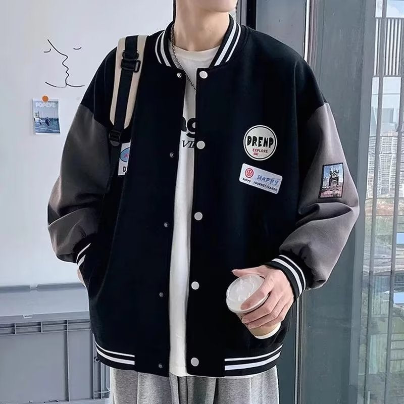Herren Collegejacke mit praktischen Taschen und Stickereien EB
