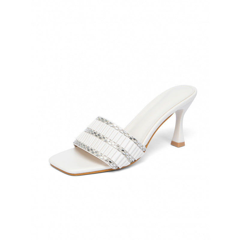 Damen Elegant verziertes Plateau-Mules mit schimmernden Akzenten EB