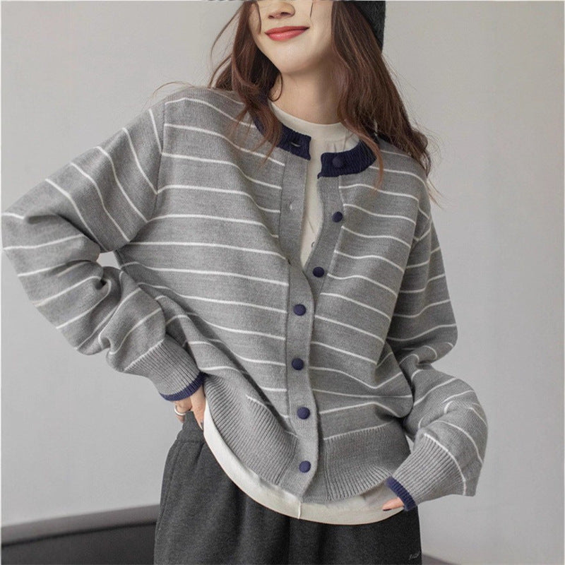 Damen gemütlicher Strickcardigan mit jugendlichem Streifenmuster und praktischem Knopfverschluss EB