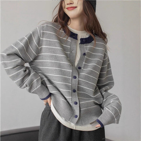 Damen gemütlicher Strickcardigan mit jugendlichem Streifenmuster und praktischem Knopfverschluss EB