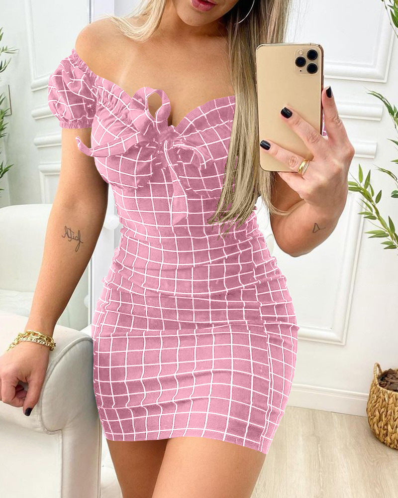 Damen figurbetontes Minikleid mit Rüschendetails und Karomuster EB