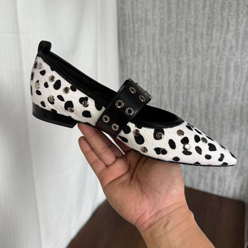 Damen modische Ballerinas mit auffälligen Loch- und Schnallendetails EB