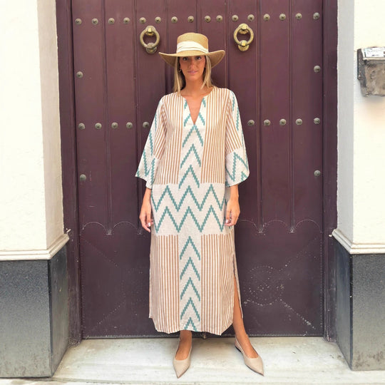 Damen Lässiges Maxikleid mit modernem Grafikdruck und seitlichen Schlitzen EB