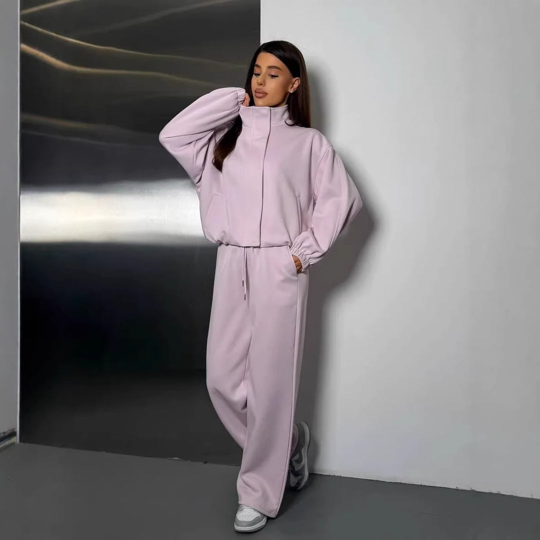 Damen gekürztes Reißverschluss-Hoodie mit Stehkragen und hochgeschnittener Kordel-Jogginghose Eichborn Berlin