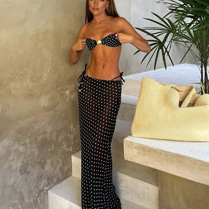 Damen Bandeau-Bikini mit modischer Schnittführung EB