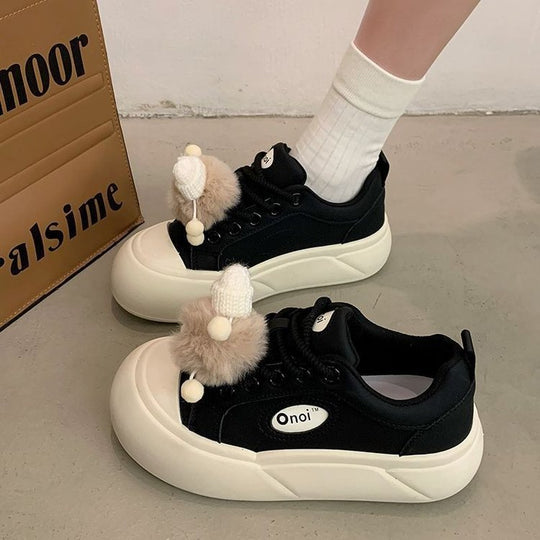 Damen Sneakers mit verspielten Pompons und bequemer Sohle EB