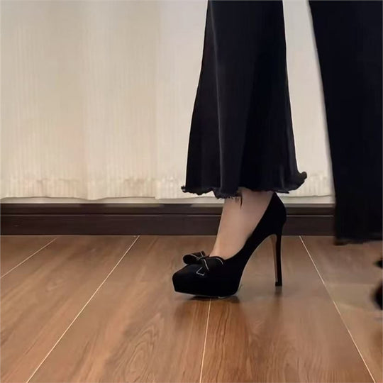 Damen elegante High Heel Plateau-Pumps mit Riemen und Schleifenapplikation EB