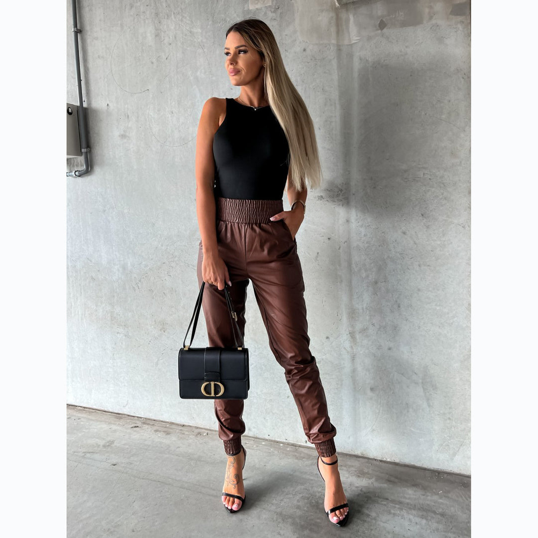 Damen Kunstleder-Hose mit elastischem Bund und schmalem Schnitt EB