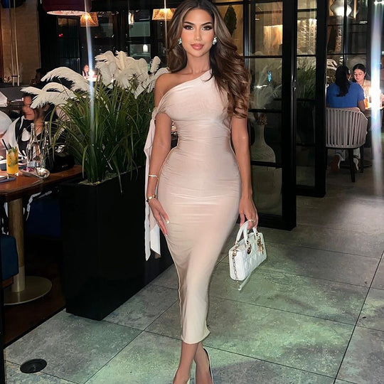 Damen Edles One-Shoulder-Kleid mit figurbetonter Silhouette und langen Ärmeln EB