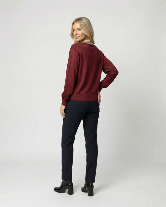 Damen Activewear fein gestrickte Rundhalsbluse mit Satinärmeln und Perlendekor sowie Zierknopfleiste EB