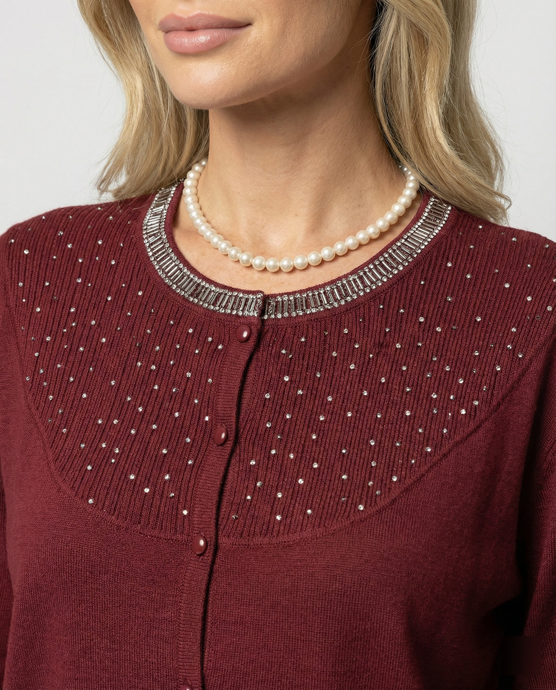 Damen Activewear fein gestrickte Rundhalsbluse mit Satinärmeln und Perlendekor sowie Zierknopfleiste EB