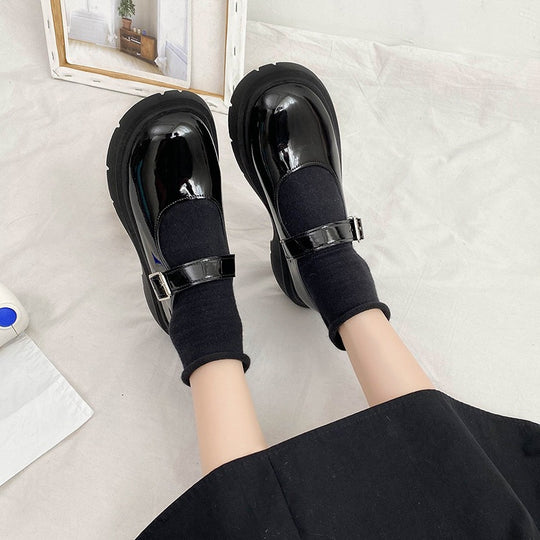 Damen Moderne Schnürschuhe mit elegantem Lackleder und verstellbarem Riemen EB