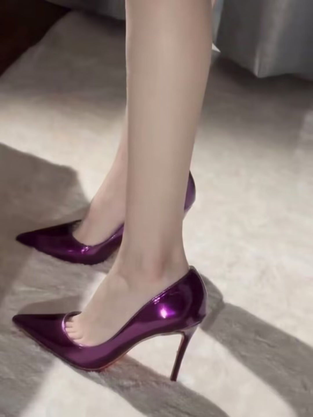 Damen High-Heels mit glänzender Lackoberfläche und spitzem Zehenbereich EB