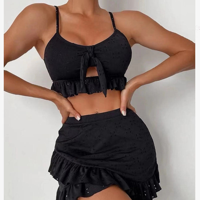 Damen Sommeroutfit mit verspieltem Rüschendesign EB