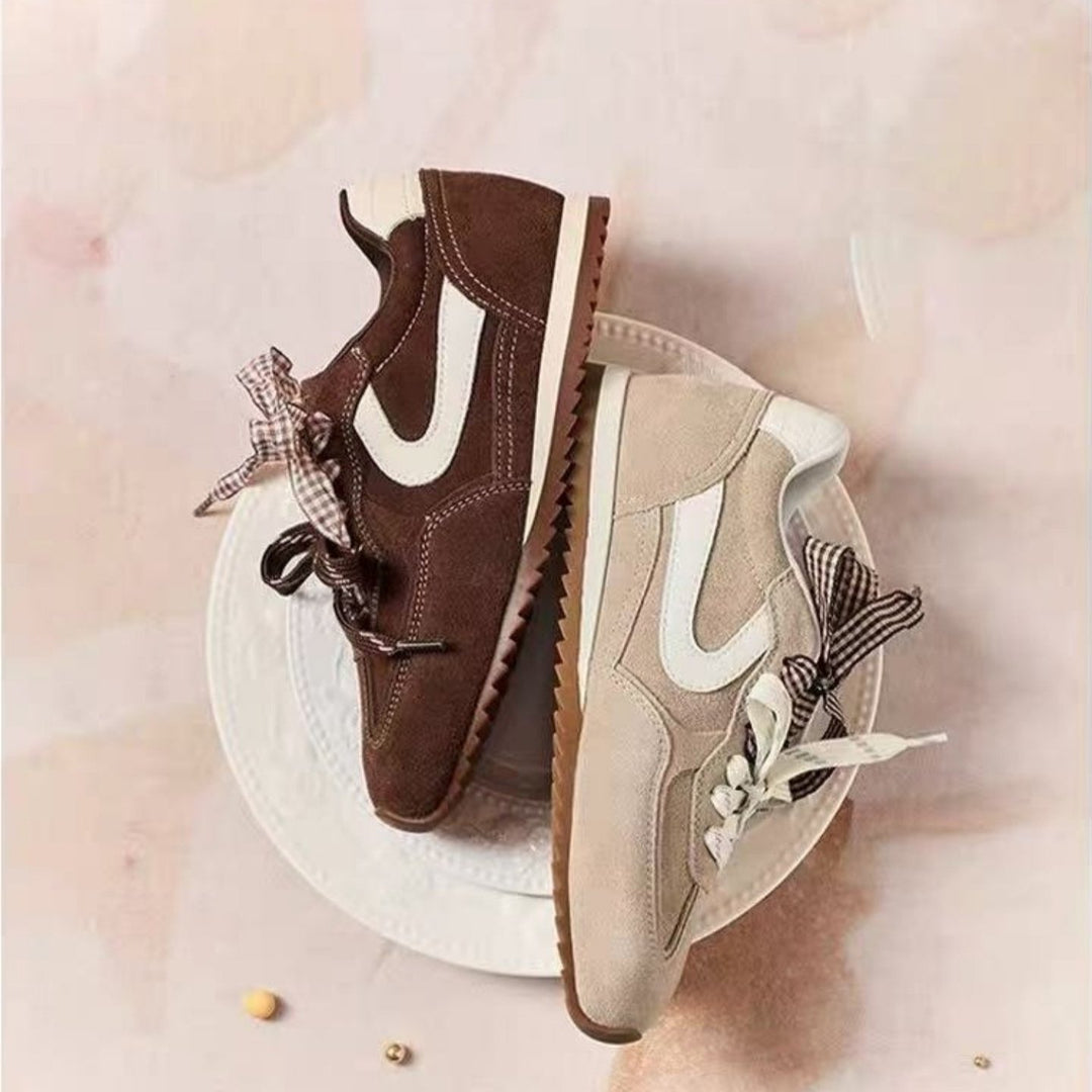 Damen Retro Sneakers mit hochwertigem Wildleder und modischem Riemen EB