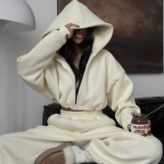 Damen kurzes Oversize-Scuba-Zip-Hoodie mit Tunnelzug und figurformender High-Waist-Jogginghose Eichborn Berlin