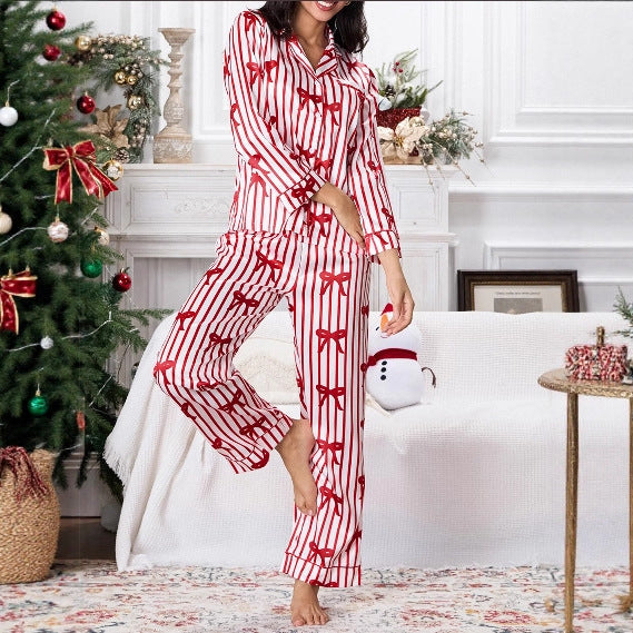 Damen Pyjama mit festlichem Design EB