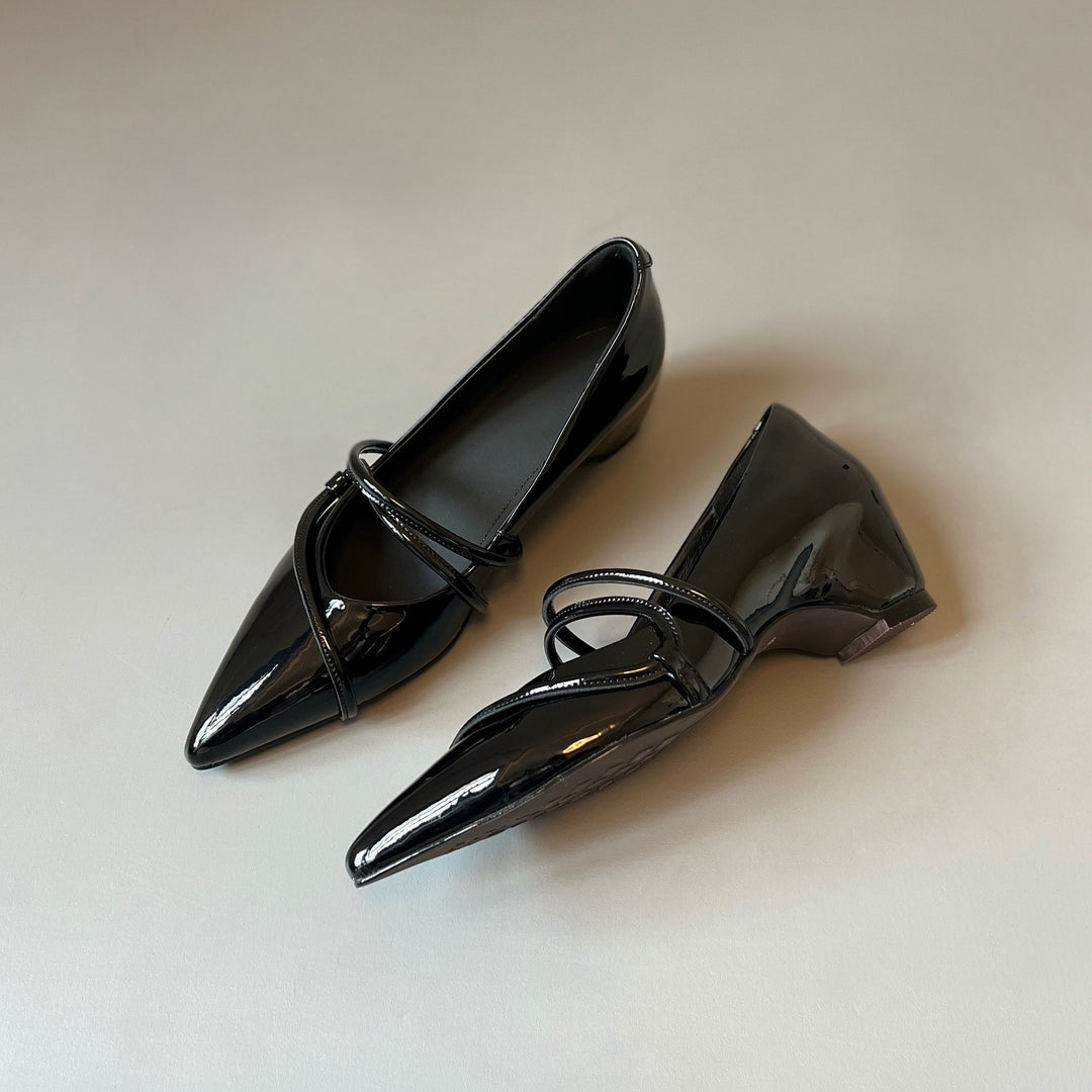 Damen elegante Ballerinas mit raffiniertem Riemchen und glänzender Lack-Oberfläche EB
