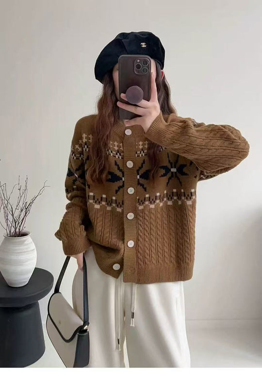 Damen Grobstrick-Cardigan mit dekorativem Zopfmuster und Knopfdetails EB