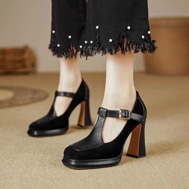 Damen Pumps mit einzigartigem Riemchen-Design und modischem Blockabsatz EB