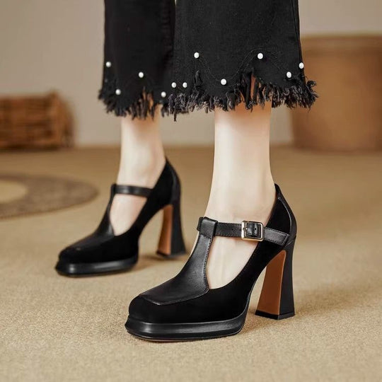 Damen Pumps mit einzigartigem Riemchen-Design und modischem Blockabsatz EB