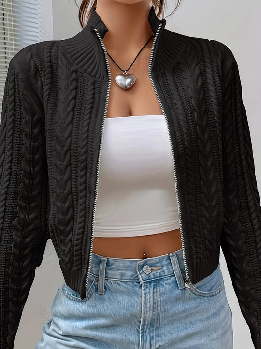 Damen Design Strickjacke mit innovativem Zopfmuster und eleganten Details EB